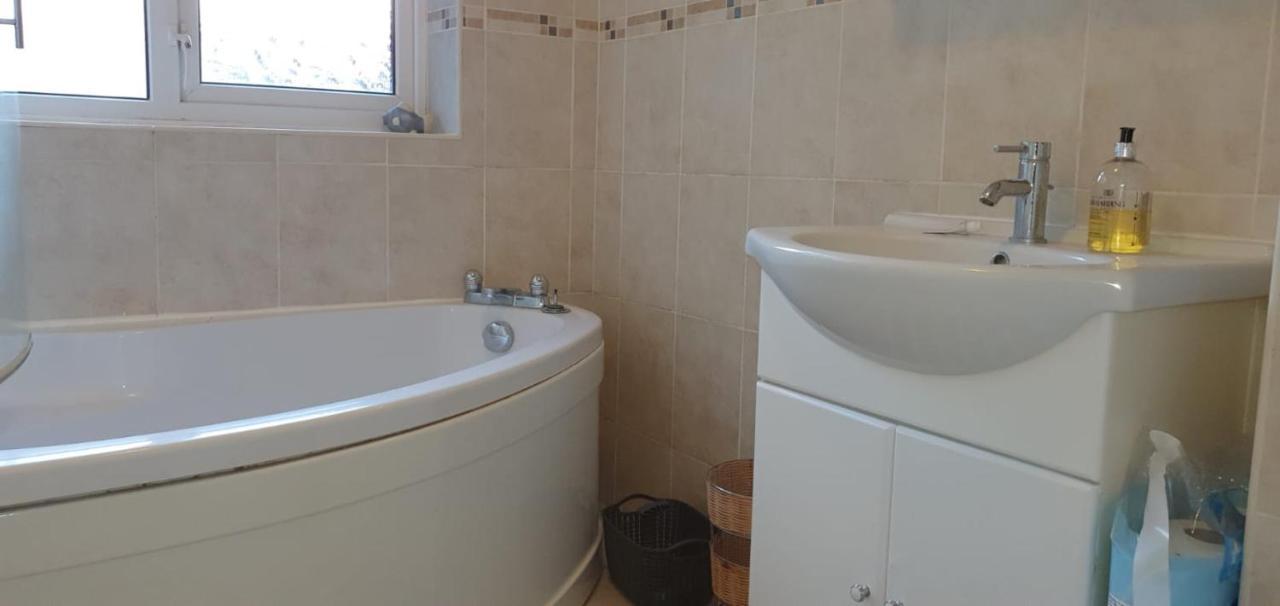 2 Bed Semi-Detached House Villa Poole Dış mekan fotoğraf